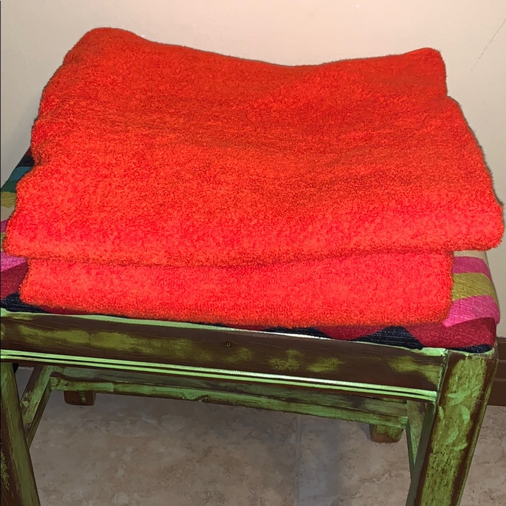 2 large bright orange 100% cotton JCP bath towels